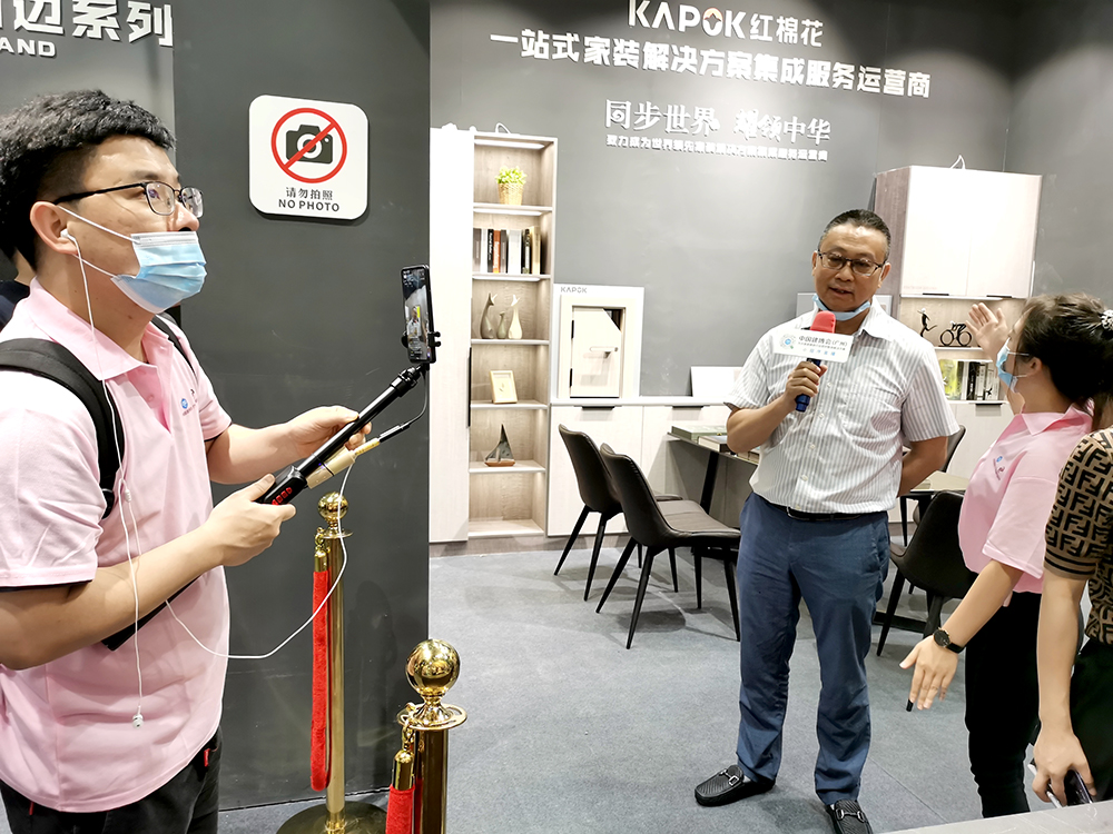 1598230232510868.jpg 采訪(fǎng)合影2.jpg